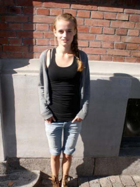 #1673 Simone