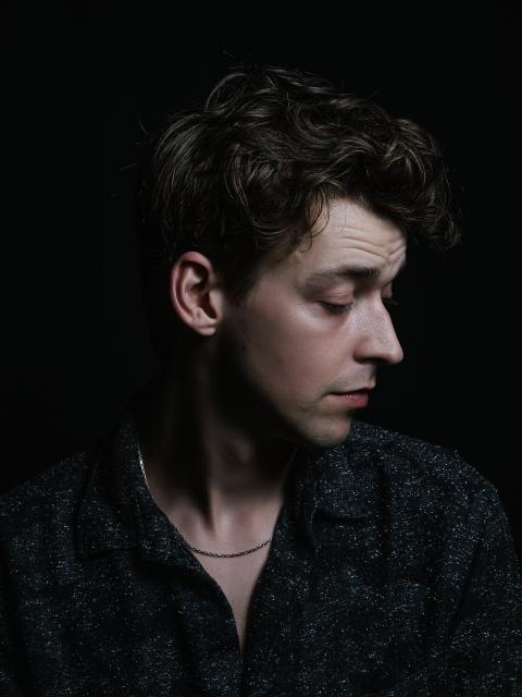 #27433 Frederik