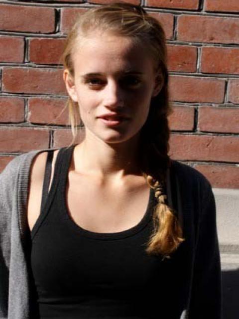 #1673 Simone