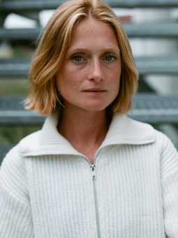 #27523 Christiane